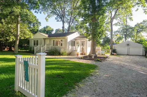 738 Conklin Rd, Greenport, NY 11944