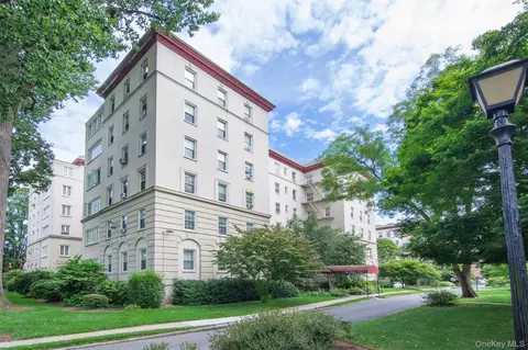 1 Park Ln #3A, Mount Vernon, NY 10552