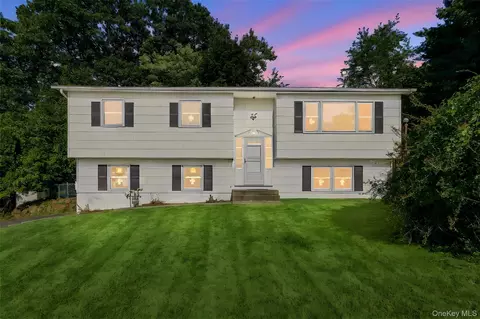1 S Delaware Dr, Clarkstown, NY 10960