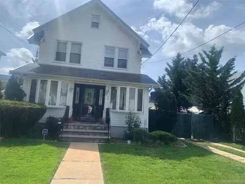 24714 137th Rd, New York, NY 11422