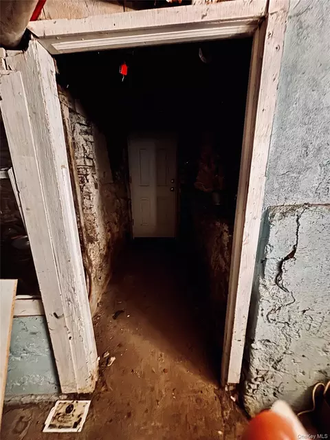 Entry Way - 113 Old Bay, Peekskill, NY 10566 photo 8 of 8