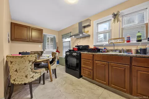 Entry Way - 113 Old Bay, Peekskill, NY 10566 photo 2 of 8