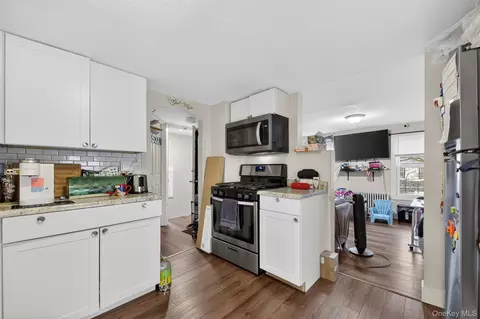 Entry Way - 113 Old Bay, Peekskill, NY 10566 photo 5 of 8