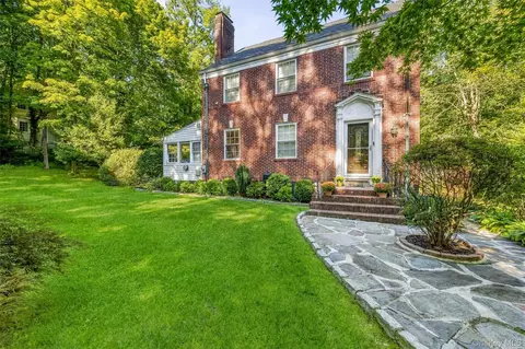 28 Winslow Rd, White Plains, NY 10606