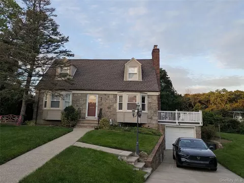 1333 Larboard Ct, Uniondale, NY 11553