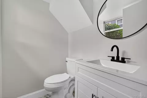 Bath - 3 Waterview Est, Peekskill, NY 10566 photo 2 of 2