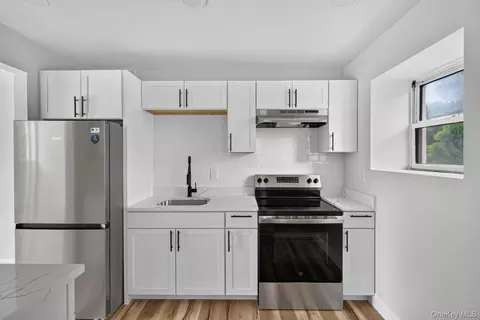 Kitchen - 3 Waterview Est, Peekskill, NY 10566 photo 1 of 2