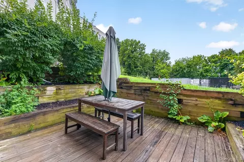 Exterior - 3 Waterview Est, Peekskill, NY 10566 photo 3 of 4