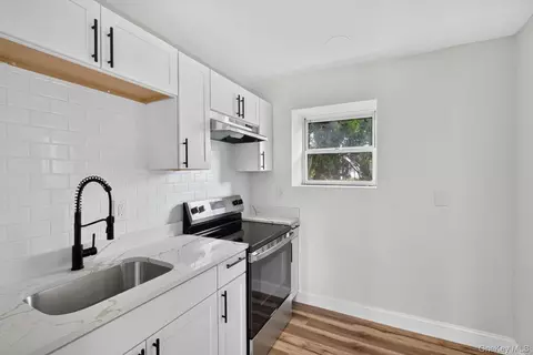 Kitchen - 3 Waterview Est, Peekskill, NY 10566 photo 2 of 2