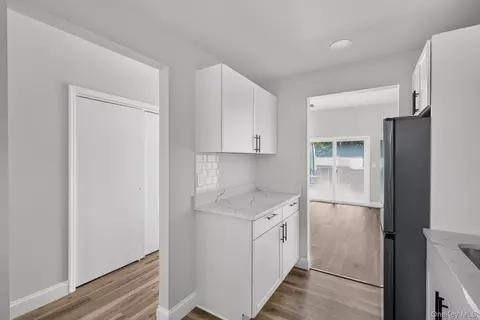 Entry Way - 3 Waterview Est, Peekskill, NY 10566 photo 2 of 3