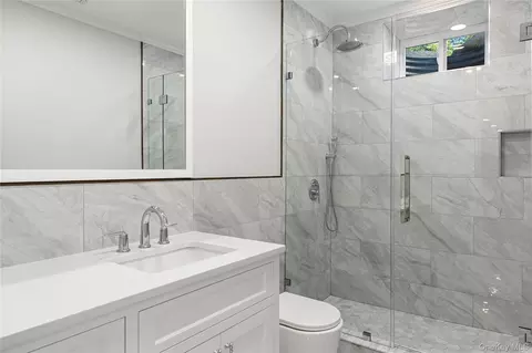 Bath - 541 Split Rock Rd, Syosset, NY 11791 photo 8 of 8