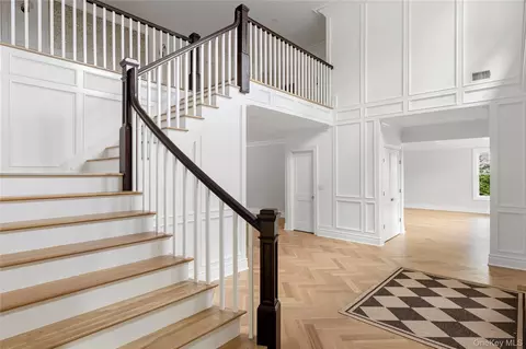 Entry Way - 541 Split Rock Rd, Syosset, NY 11791 photo 2 of 3