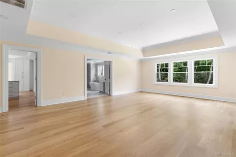 Bedroom - 541 Split Rock Rd, Syosset, NY 11791 photo 1 of 2