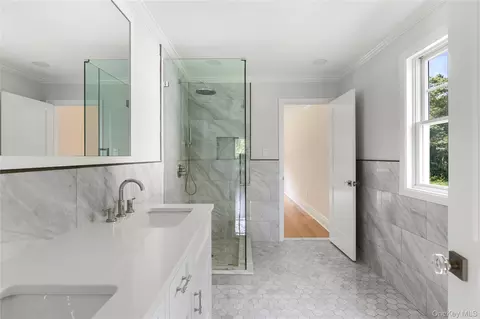 Bath - 541 Split Rock Rd, Syosset, NY 11791 photo 7 of 8