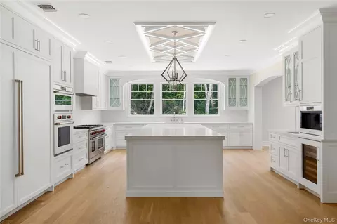 Kitchen - 541 Split Rock Rd, Syosset, NY 11791 photo 1 of 4