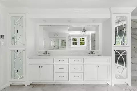 Bath - 541 Split Rock Rd, Syosset, NY 11791 photo 5 of 8