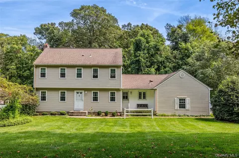 23 Peterborough Dr, Northport, NY 11768