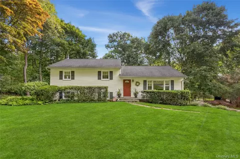 6 Hillside Ter, Mahopac, NY 10541