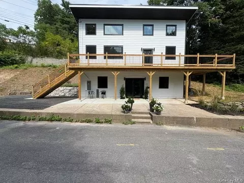 33 Valley St, Saugerties, NY 12477