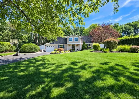 29 Ivy League Ln, Stony Brook, NY 11790