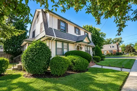 676 6th Ave, North Hempstead, NY 11040