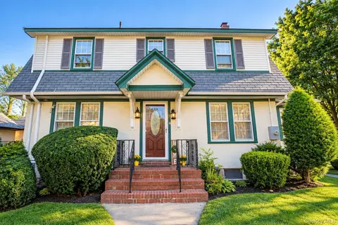676 6th Ave, North Hempstead, NY 11040