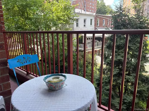 315 W 232nd St #2M, New York, NY 10463