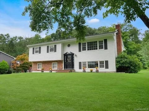 1 S Park Ln, Clarkstown, NY 10954