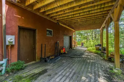 Exterior - 104 Old Forge Dr, Kent, NY 10512 photo 7 of 13