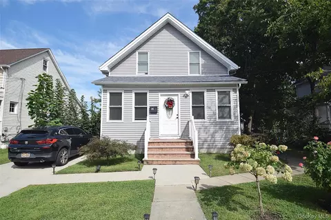 17 Maple Ave, Port Jefferson Station, NY 11776