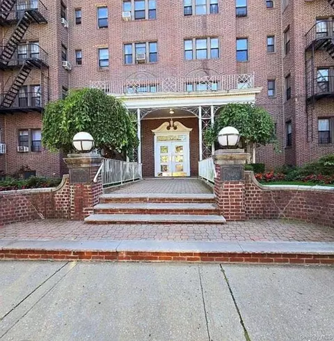17040 Highland Ave #106, Jamaica, NY 11432
