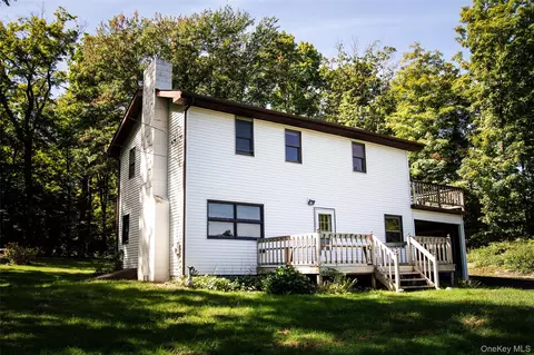 2 Enderkill Dr, Staatsburg, NY 12580