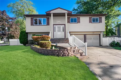 57 Sand St, Massapequa, NY 11758