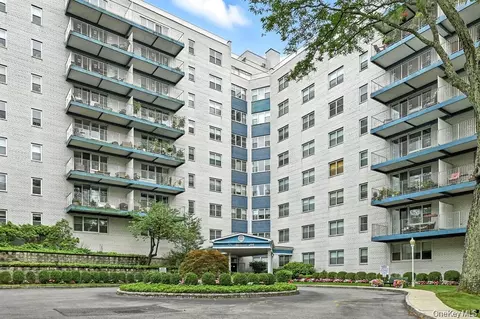 499 N Broadway #2J, White Plains, NY 10603