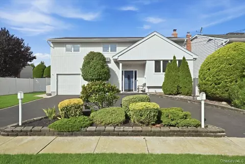 2872 Bayview Ave, Wantagh, NY 11793