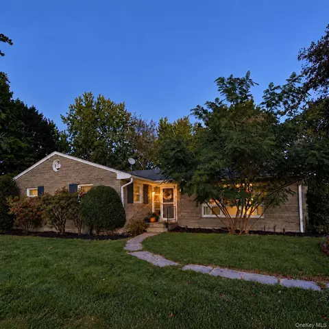 6 Hope Ln, Milton, NY 12547