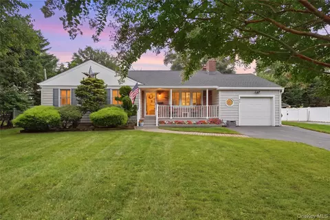 2 Baltic Pl, Amityville, NY 11701
