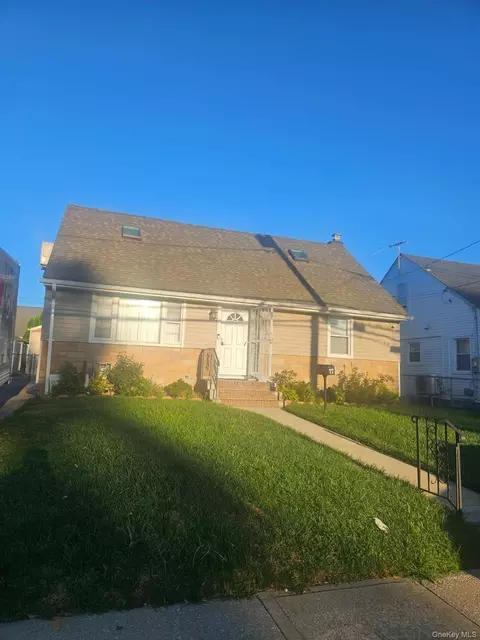 77 Litchfield Ave, Meacham, NY 11003