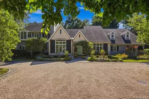 2 Meadow Sea Ln, Setauket, NY 11733