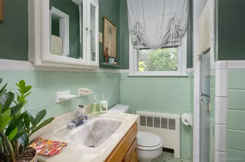 Bath - 79 Hapeman Hill Rd, Red Hook, NY 12571 photo 1 of 3
