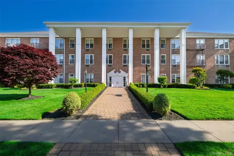 55 Lenox #2N, Rockville Centre, NY 11570
