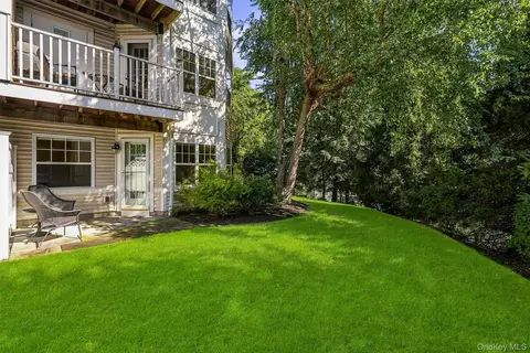 Exterior - 111 Highridge Ct, Peekskill, NY 10566 photo 4 of 8