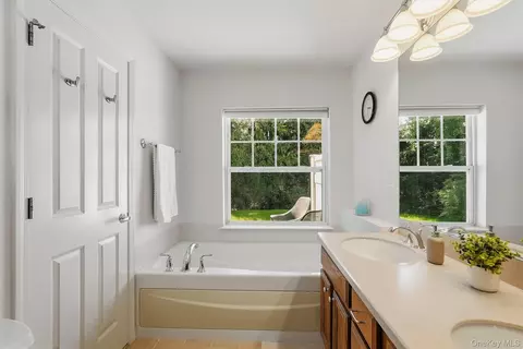 Bath - 111 Highridge Ct, Peekskill, NY 10566 photo 2 of 3