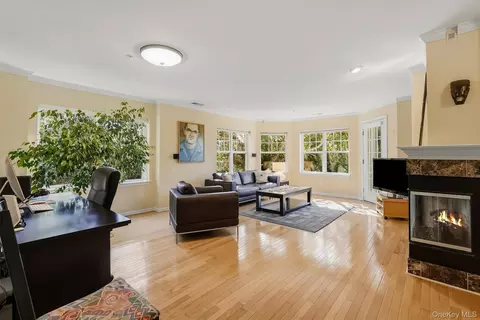 111 Highridge Ct, Peekskill, NY 10566