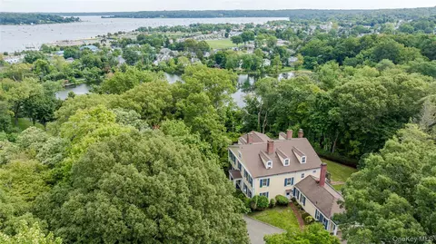 51 Lake Ave, Mill Neck, NY 11765