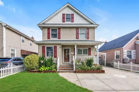 7643 265 St, Hillside Manor, NY 11040