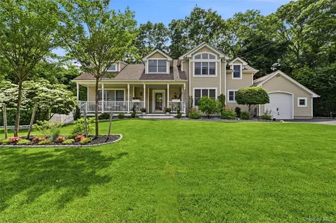 136 Mccarthy, Islip, NY 11739