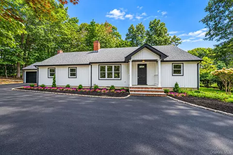 15 Sands Ln, Port Jefferson, NY 11777