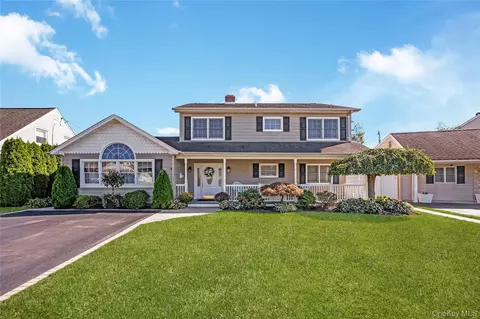 42 Grey Ln, Levittown, NY 11756