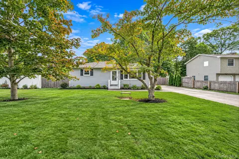33 Pine Cone St, Middle Island, NY 11953
